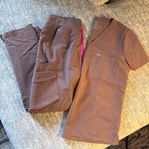 Figs Small Scrub Set in Smokey Taupe